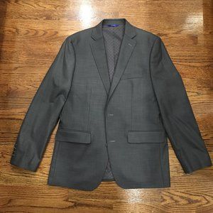Men's Charcoal Gray Suit (Jacket 40R, Pants 32 / 32)